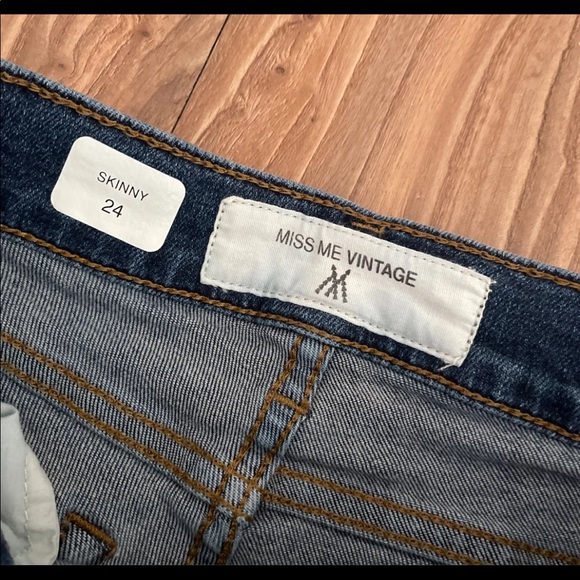 Miss Me Vintage Rose Embroidered Skinny Jeans - Picture 5 of 6